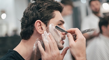 Tradycyjne golenie – najlepsze akcesoria i kosmetyki do golenia brody 